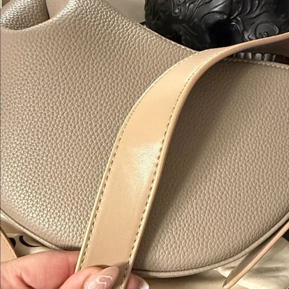 Tan Inspired Leather Women's shoulder Bag - Picture 10 of 11